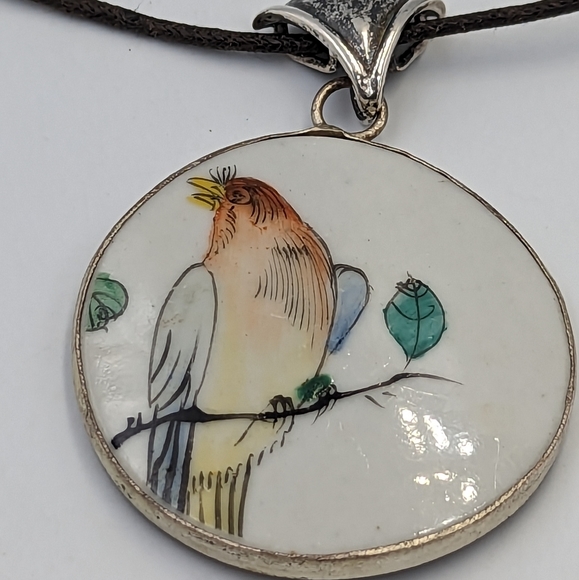 Vintage/Antique Broken China Repurpose With sterling Hand painted Bird Pendant - Picture 4 of 10